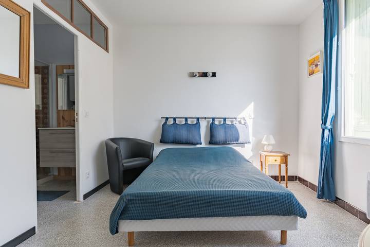 Monolocale intero, Ampio monolocale di 22 m2 nel centro del paese n1 in Charleval, Aix-en-Provence e dintorni
