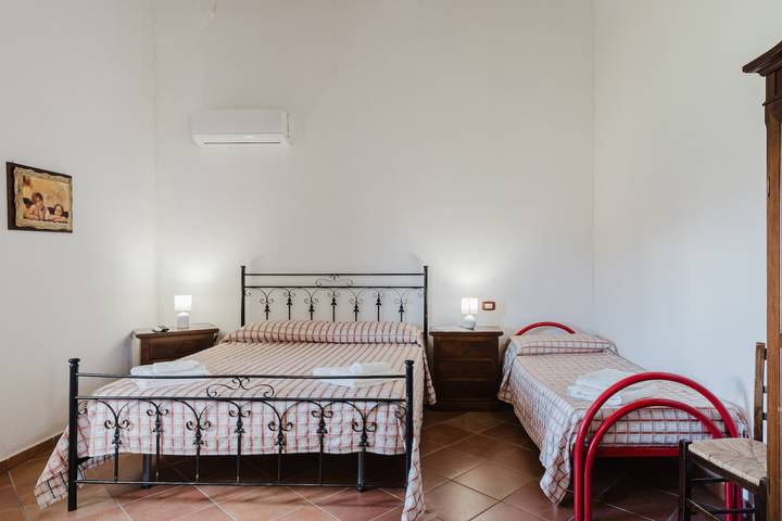 Ferienwohnung für 4 Personen, mit Kinderpool und Garten auf Sizilien - 3