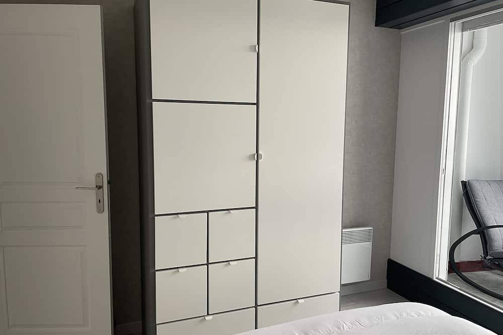 Entire apartment, Petit Cocon Courseullais with 2-star sea view in Courseulles-sur-Mer, Caen region