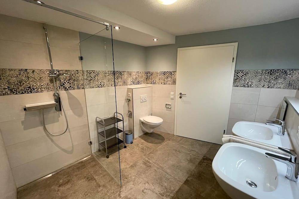 Ganze Wohnung, Gemütliche Ferienwohnung \"Auszeit\" am Bauernhof mit Bergblick, Wlan, Terrasse & Garten in Amtzell, Württembergisches Allgäu