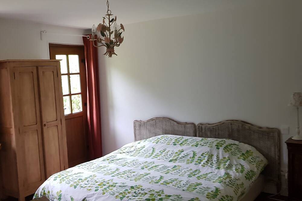 Clos Normand ,havre de paix; maison 180 m2 plein sud avec jardin clos & ruisseau in Houlgate, Région de Lisieux