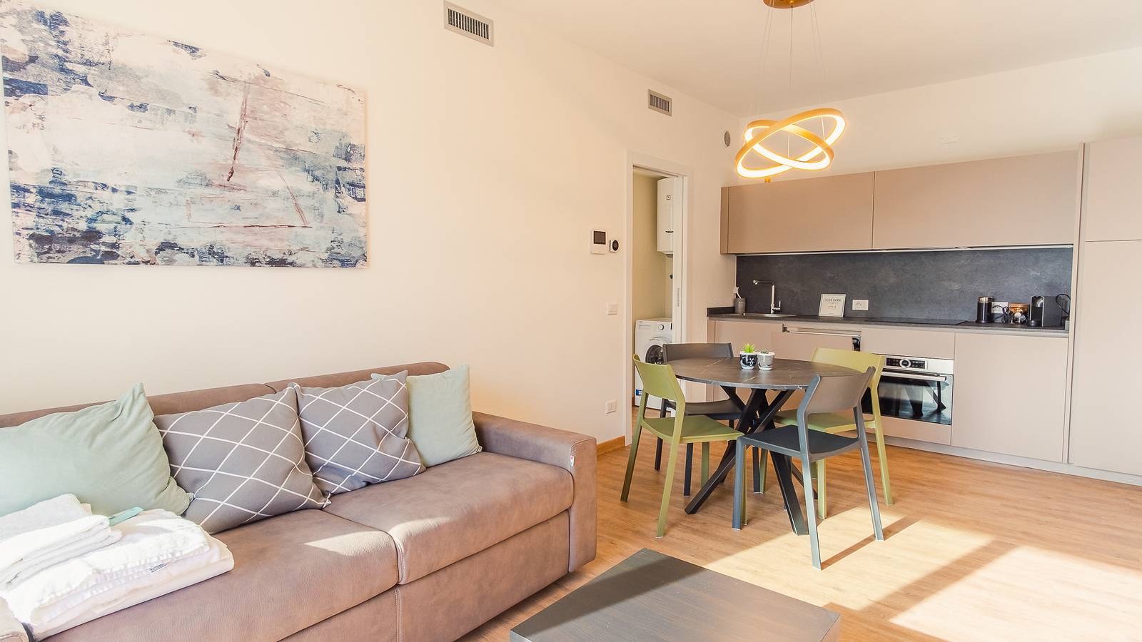Ganze Wohnung, Ferienwohnung für 3 Personen mit Pool in Padenghe sul Garda, Gardasee-Berge