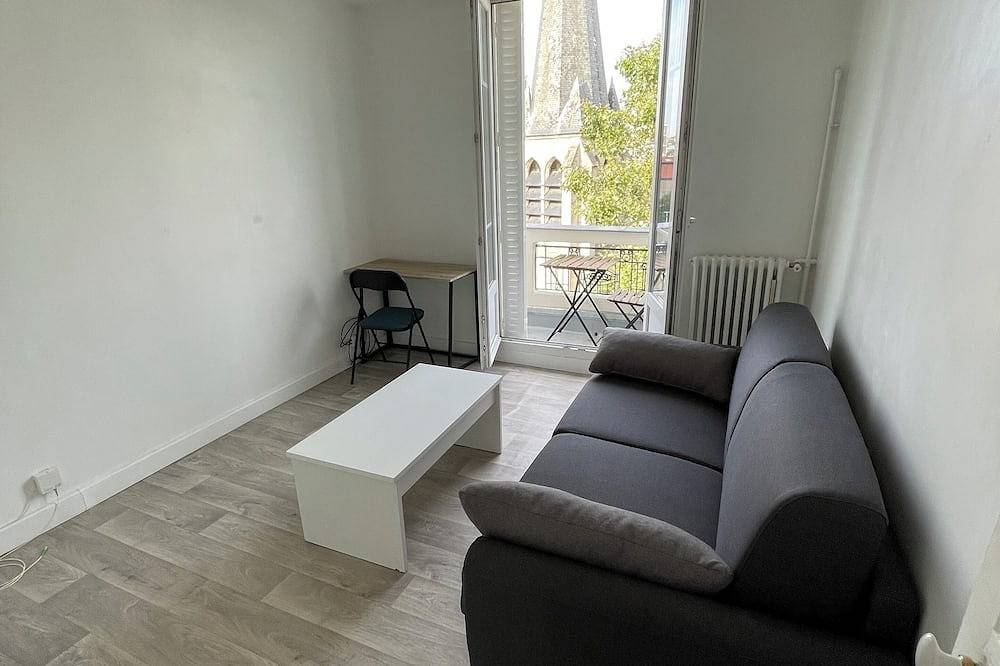 Entire apartment, Quiet downtown location! 6th floor, unobstructed view! in Gentilly, Val-de-Marne