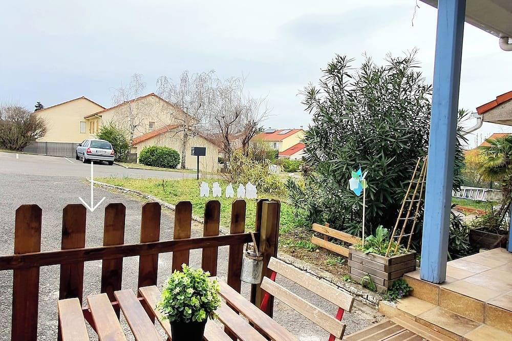 Apartamento entero, Quiet, detached T2 apartment/10 min from Lyon Centre/Private car park/Terrace in Saint-Genis-Laval, Ródano