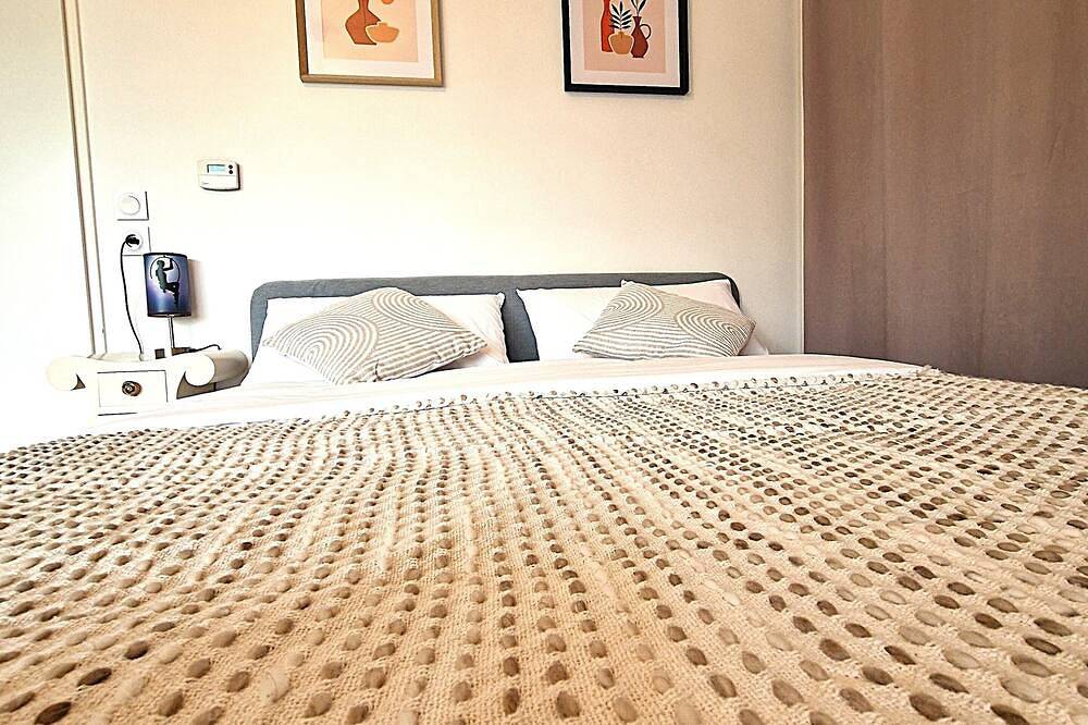 Entire apartment, Studio Europarc Créteil, 2 Min from Métro 8 in Créteil, Val-de-Marne