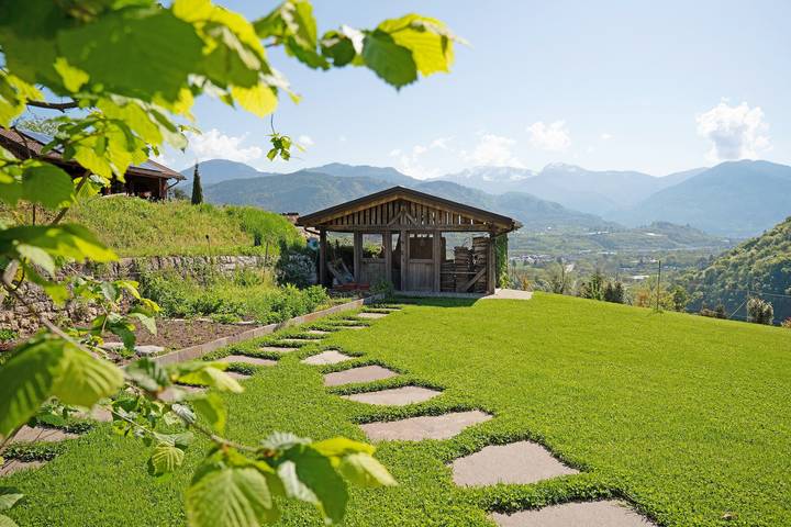 Entire apartment, Apartment 'Con Giardino' with Mountain View, Wi-Fi and Air Conditioning in Civezzano, Valsugana