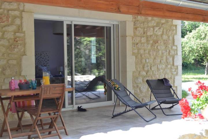 Location de vacances pour 2 personnes, avec vue ainsi que jardin et piscine à Saint-Restitut - 4