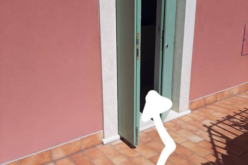 🏡 Panoramic House in Cassone - Renovated Apartment with Lake View in Cassone di Malcesine, Malcesine