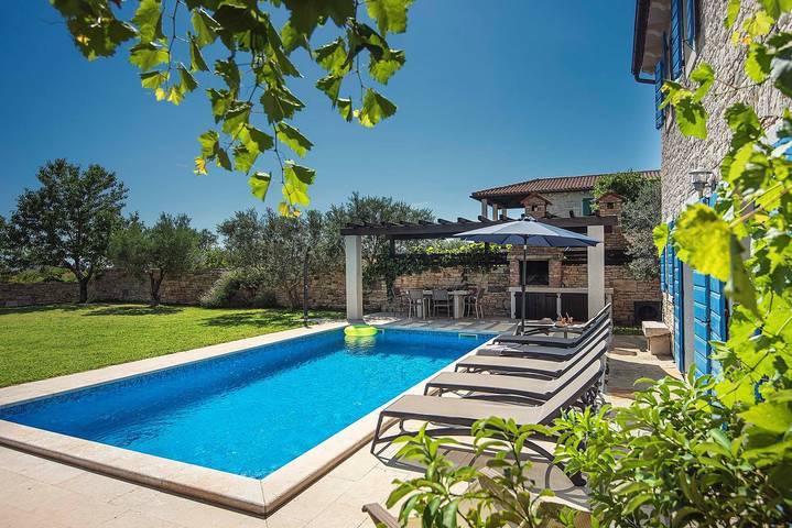 Location de vacances pour 10 personnes, avec piscine et jardin, animaux acceptés à Vodnjan - 4