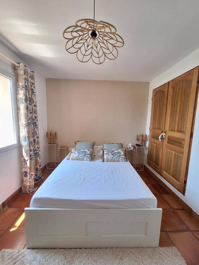 Location de vacances pour 2 personnes, avec terrasse ainsi que vue et jardin à Meynes - 3