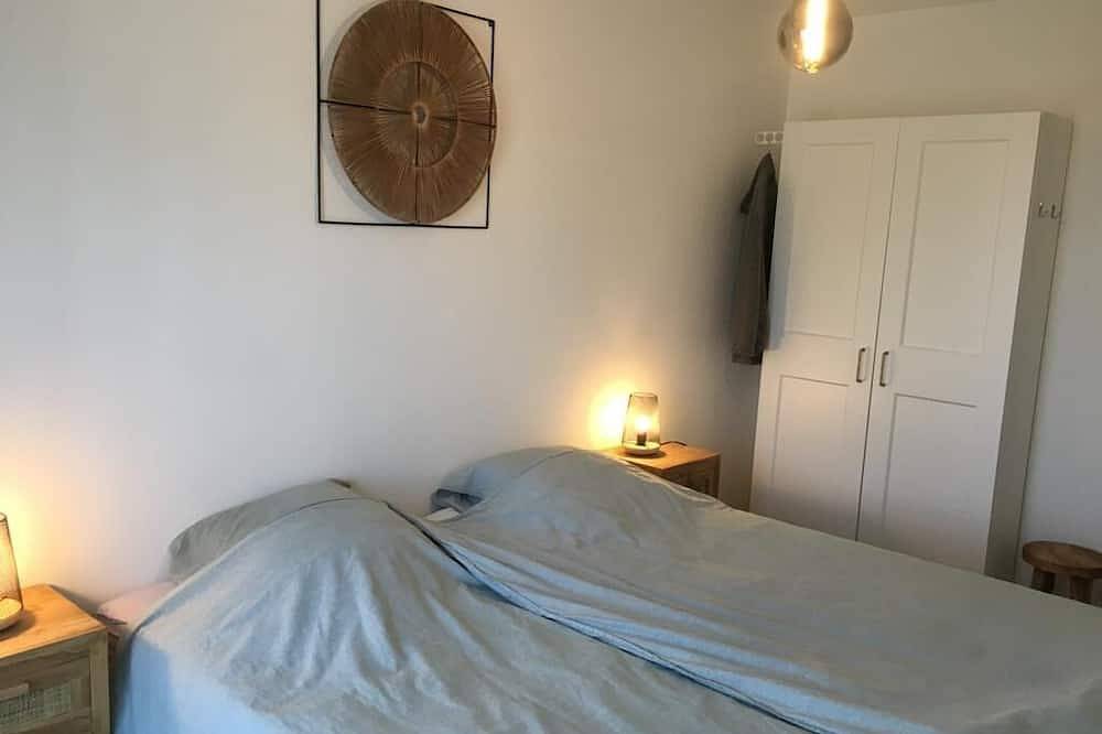 \"Keramuze: comfortable sea-view gîte with terrace and small garden. Beach 200m away in Trévou-Tréguignec, Pink Granite Coast