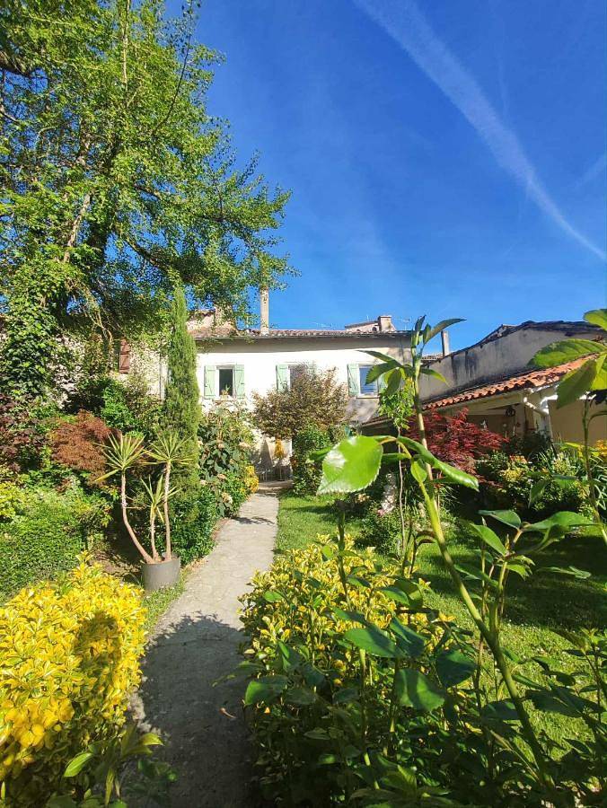 Location de vacances pour 4 personnes, avec Terrasse ainsi que Jardin et Vue à Vazerac