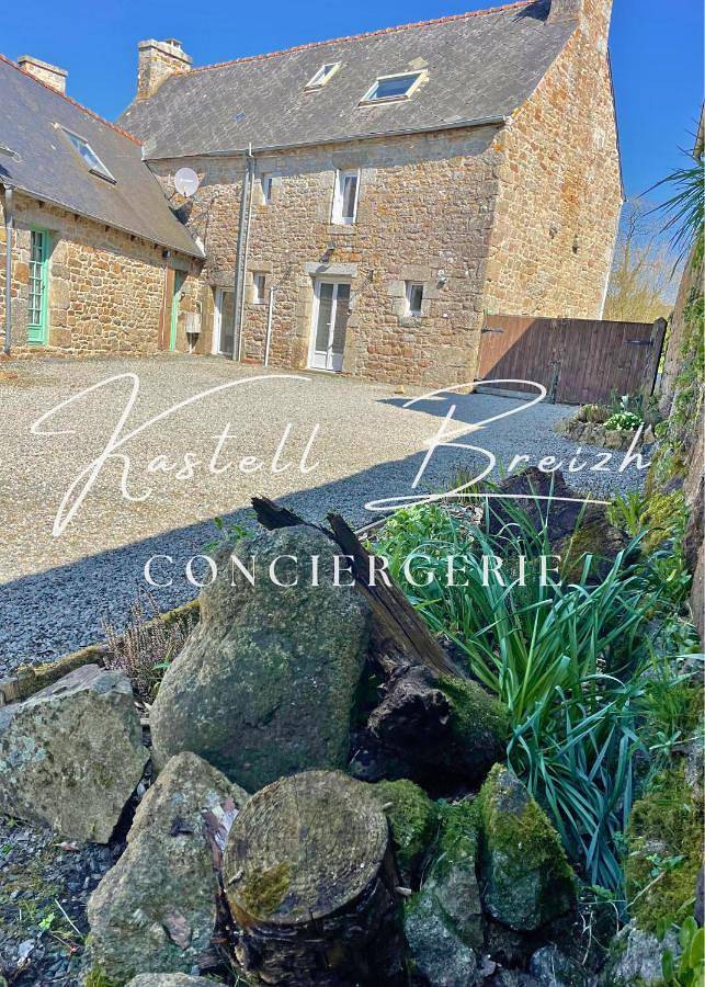 Two-Bedroom House in Saint-Connan, Région de Guingamp