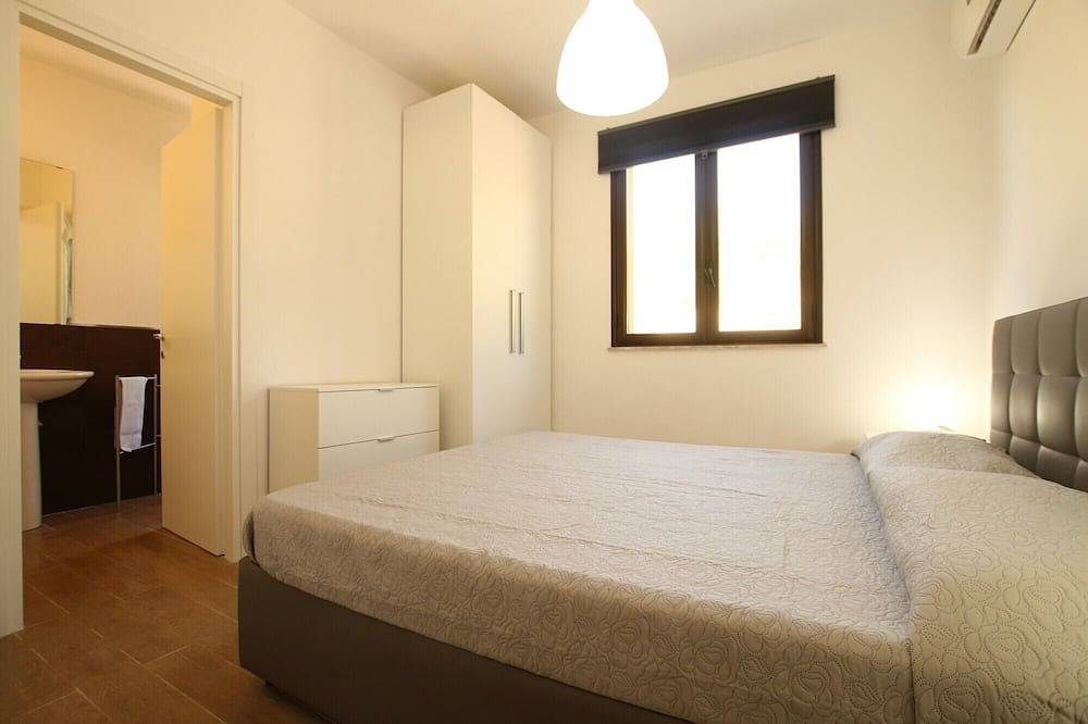 Green Suite - Villa moderna con piscina a sfioro privata, vista sul mare, Wi-Fi in Campofelice di Roccella, Provincia di Palermo