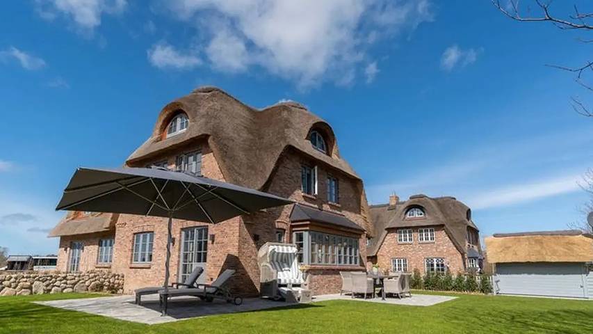 Ferienhaus für 6 Personen, mit Sauna und Terrasse sowie Garten in Borgsum - 2