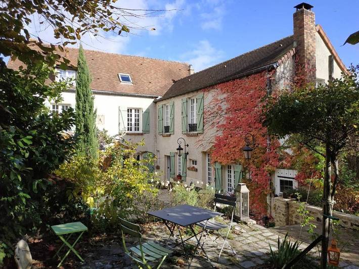 Chambre d’hôte pour 5 personnes, avec jardin ainsi que vue et piscine