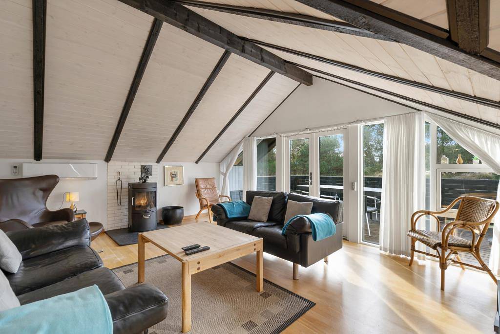 Cosy holiday home with wood-burning stove - 800 metres to beach in Rindby, Fanø