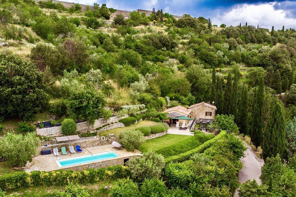Villa for 4 Guests in Torreone, Arezzo Province