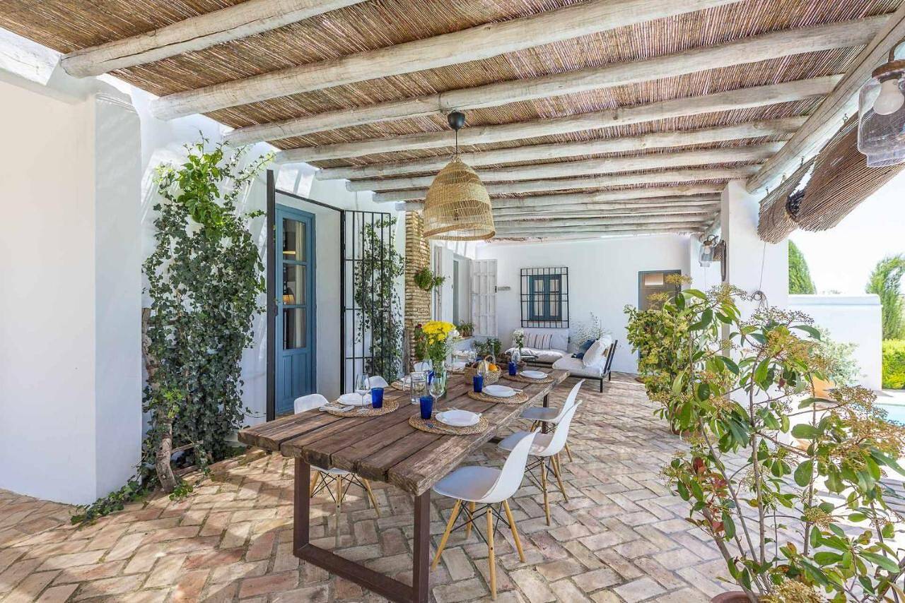 Villa "Hacienda San Antonio" with Private Pool, Private Garden & Wi-Fi in Marchena, Sevilla Province