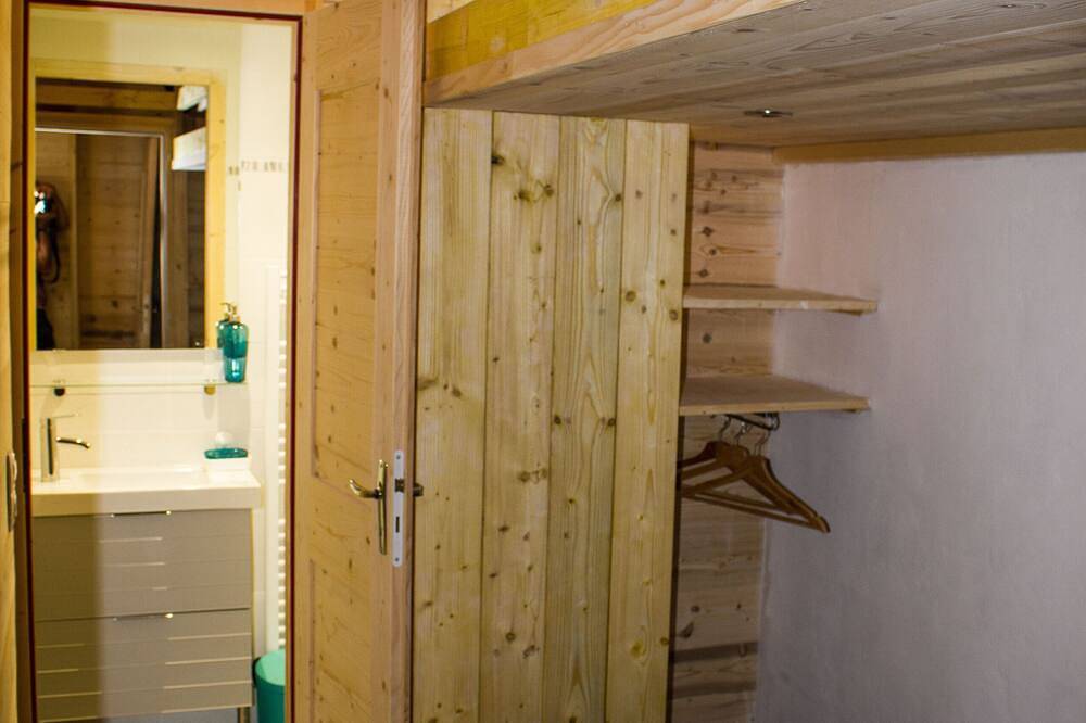Apartamento entero, Apartamento nuevo, 3 estrellas, capacidad para 4 personas, en auténtico chalet de Saboya in Sainte-Foy-Tarentaise, Albertville region
