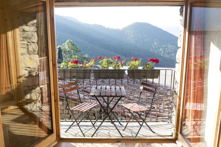 Hostal para 22 personas, con Terraza y Jardín en Ripollès - 2