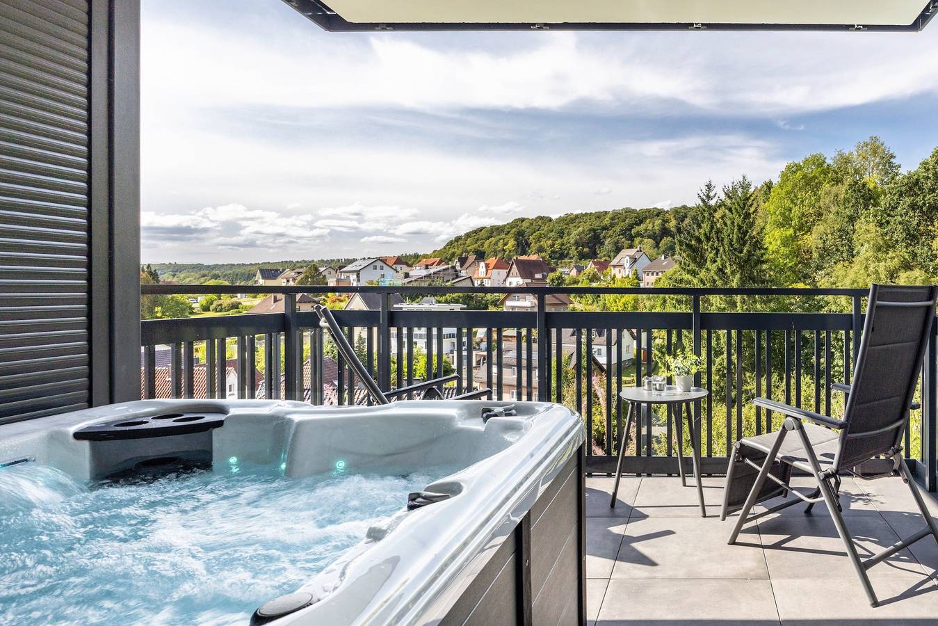 Ganze Wohnung, Ferienwohnung "Egge Resort 7d" mit Balkon, Whirpool und Sauna mit Viaduktblick in Altenbeken, Teutoburger Wald