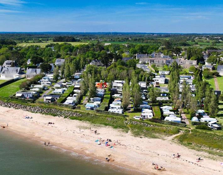 Location de vacances pour 13 personnes, avec piscine ainsi que jacuzzi et terrasse, animaux acceptés dans Bétahon - 2