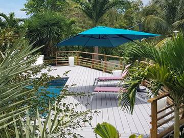 Parc de vacances pour 5 personnes, avec vue ainsi que piscine et jardin, adapté aux familles en Guadeloupe