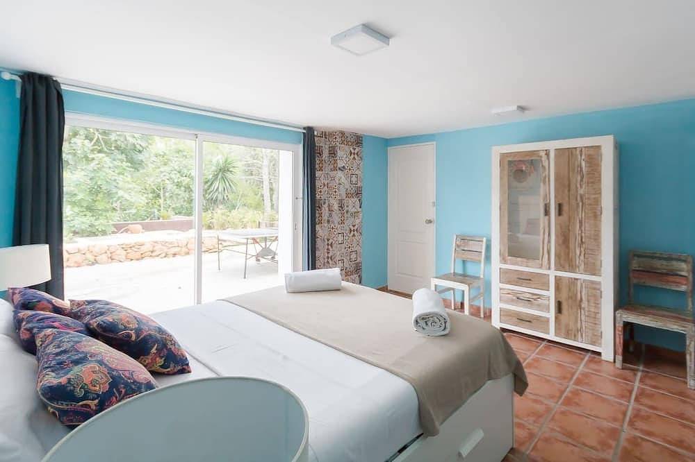 Classic Villa for 12- Pool, Bbq, big outdoor area in Cala d'Hort, Sant Josep de sa Talaia