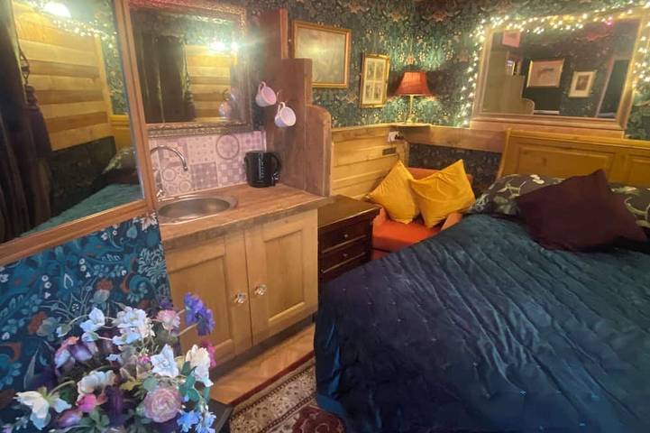 Apartment for 2 people, with pets in Wirral