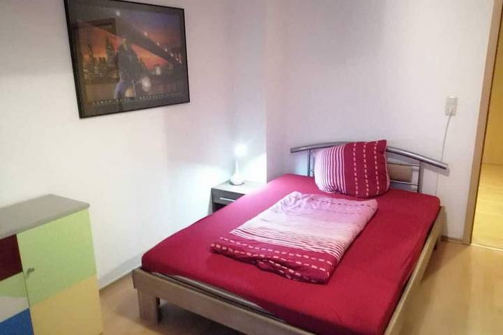 Ganze Wohnung, FeWo in Bayreuth Zentrum nur 8 Gehmin. , Wifi - Parken frei, Balkon, gute Lage in Frankenalb