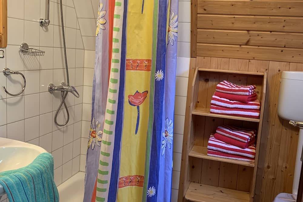 Ganze Wohnung, Freistehendes Ferienhaus mit Blick auf die Alpen in Gailtaler Alpen, Hermagor-Pressegger See