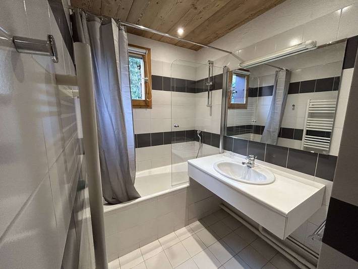 Ganze Wohnung, Gemütliches 4-Zimmer-Apartment für 8 Personen, ideal gelegen in Méribel. in Les Allues, Vanoise-Massiv