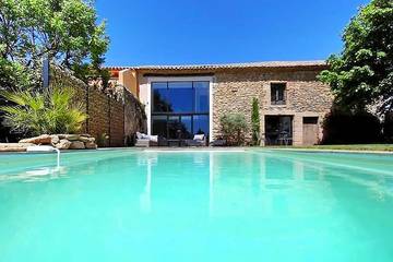 Gîte pour 8 personnes, avec terrasse à Sainte-Cécile-les-Vignes