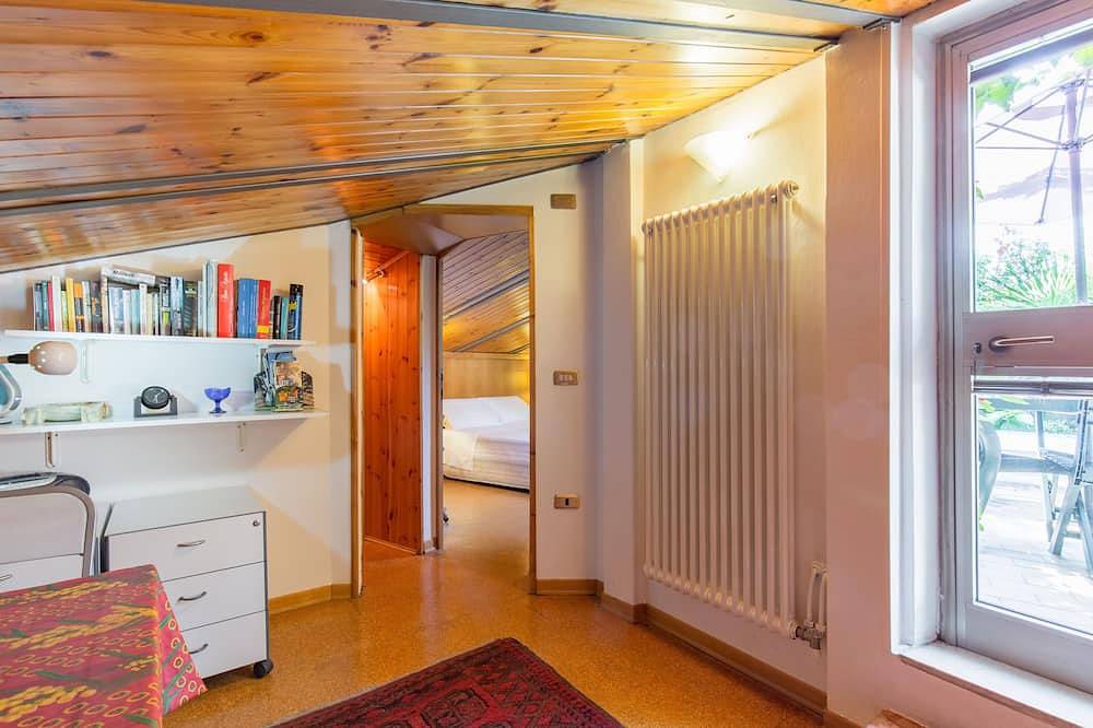 Geheel appartement, Gezellige zolder met terras in het centrum van Verona in Centro Storico, Verona