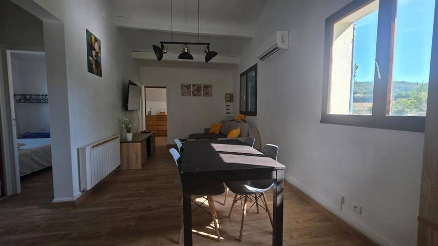 Location de vacances pour 4 personnes, avec Terrasse et Jardin ainsi que Piscine et Vue à Le Brusquet