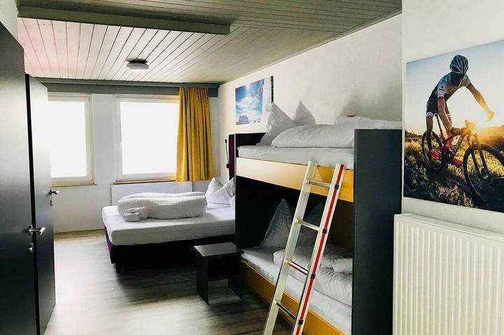 Familienzimmer, Sommer - Basekamp Mountain Budget Hotel in Hohe Tauern, Sankt Michael im Lungau