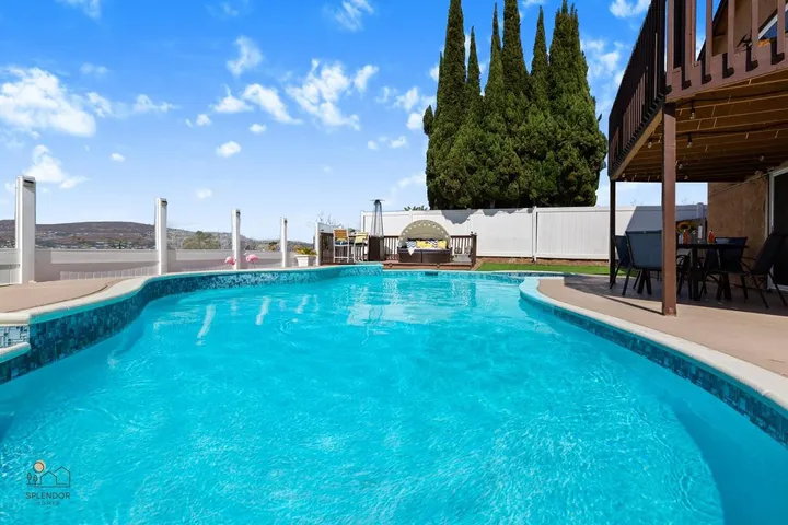 Casa de vacaciones para 14 personas, con balcón además de piscina y jacuzzi - 1
