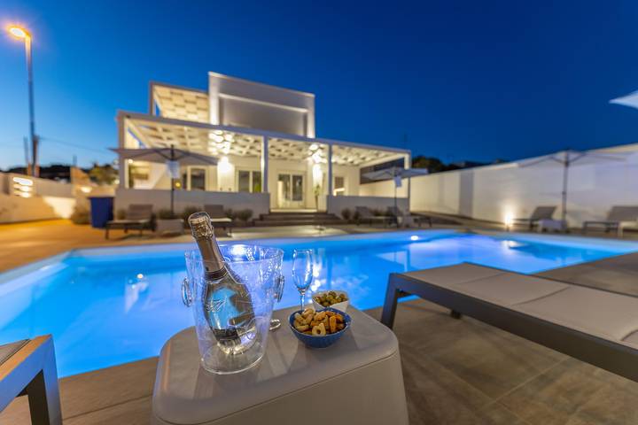 Ferienwohnung für 4 Personen, mit Pool und Balkon sowie Balkon/Terrasse - 1