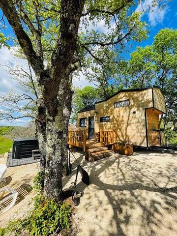 Gîte pour 4 personnes, avec vue et jardin à Daglan
