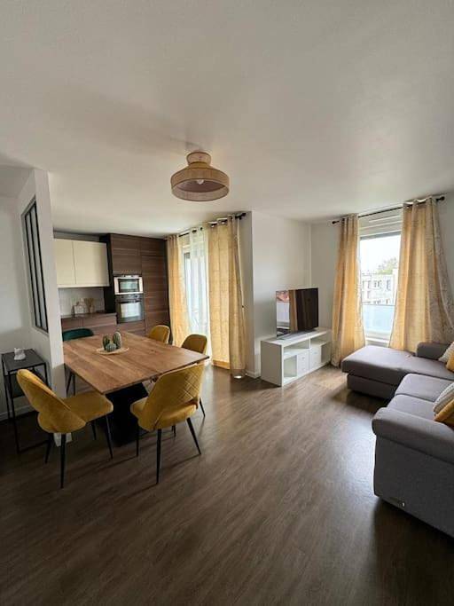 Gîte pour 6 personnes, avec balcon et vue à Gennevilliers