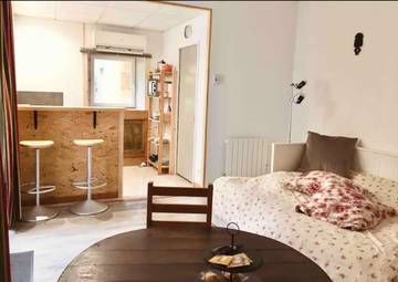 Gîte pour 2 personnes, avec terrasse ainsi que vue et jardin à Gray