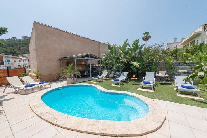 Two-Apt Villa with Pool, BBQ, Garden, Castle Views in Capdepera, East Majorca