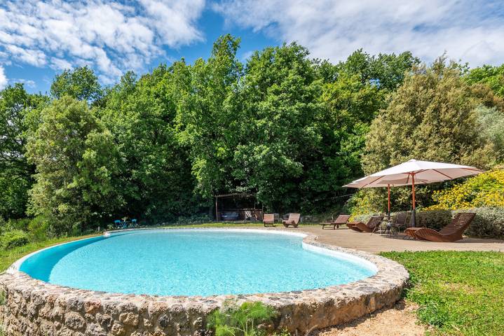 Boerderij 'Casa Stella' met met gedeeld Infinity zout water zwembad, privéterras en Wi-Fi in Chiusdino, Provincie Siena