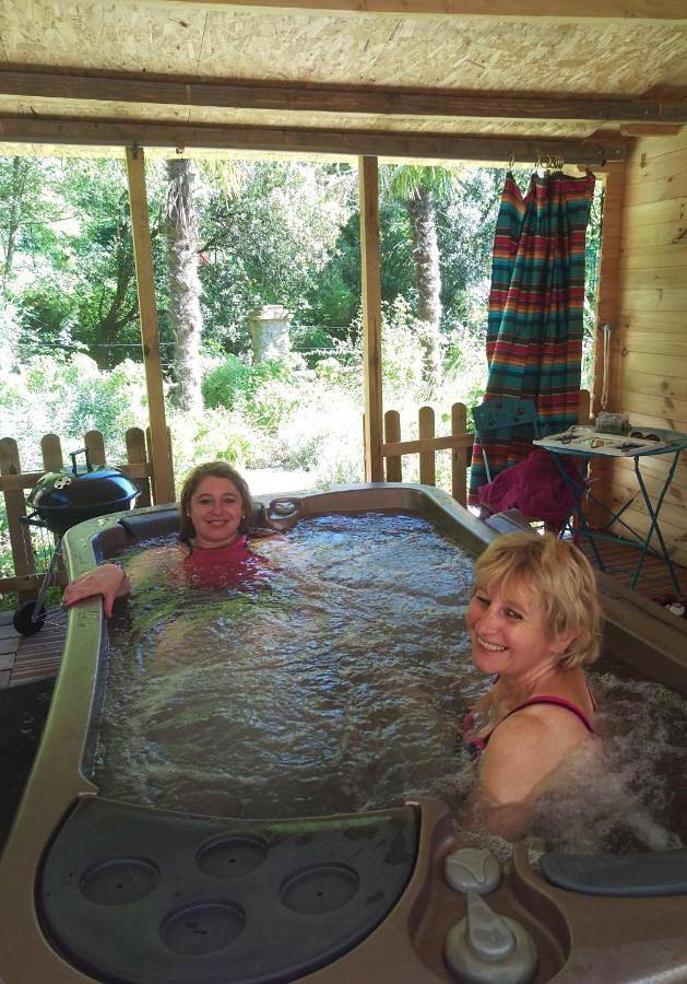 Chambre d’hôte pour 2 personnes, avec Jacuzzi et Terrasse ainsi que Jardin et Vue