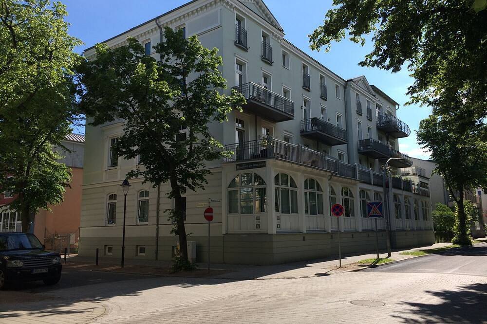 Entire apartment, Residence at the Kurpark! 45 m², quiet, central, close to the beach-Wlan in Warnemünde Strand, Warnemünde