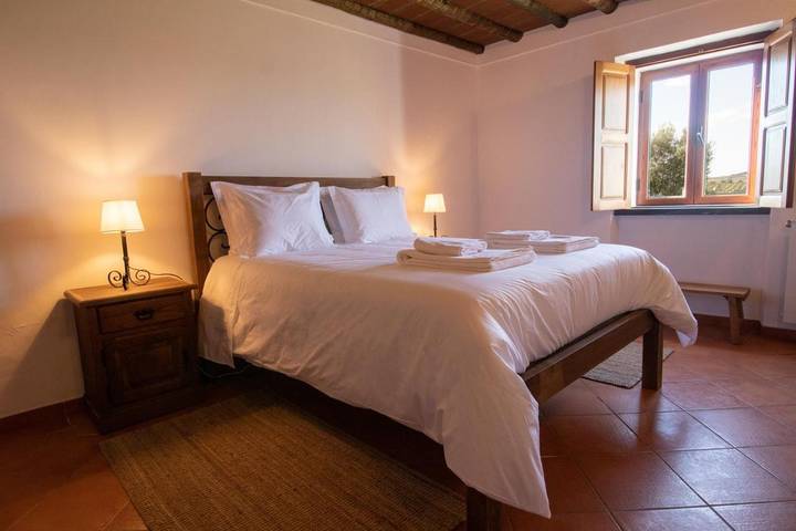 Location de vacances pour 12 personnes, avec vue ainsi que piscine et jardin à Borba - 4