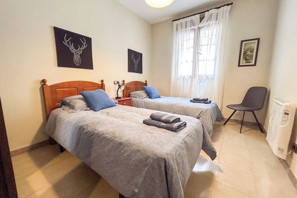 Entire apartment, Logbook - The fishermen's Lodge - .  Apartment with parking in Cudillero. in Cudillero, Costa Verde (Spain)