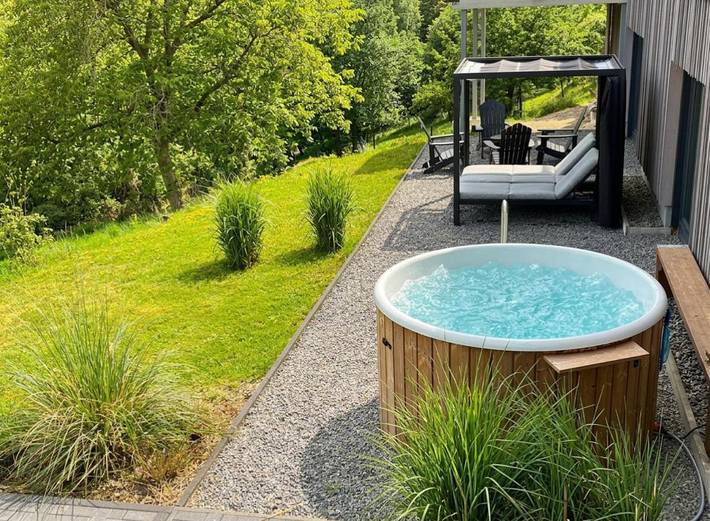 Ferienwohnung für 4 Personen, mit Balkon und Whirlpool sowie Terrasse und Garten in Wermelskirchen