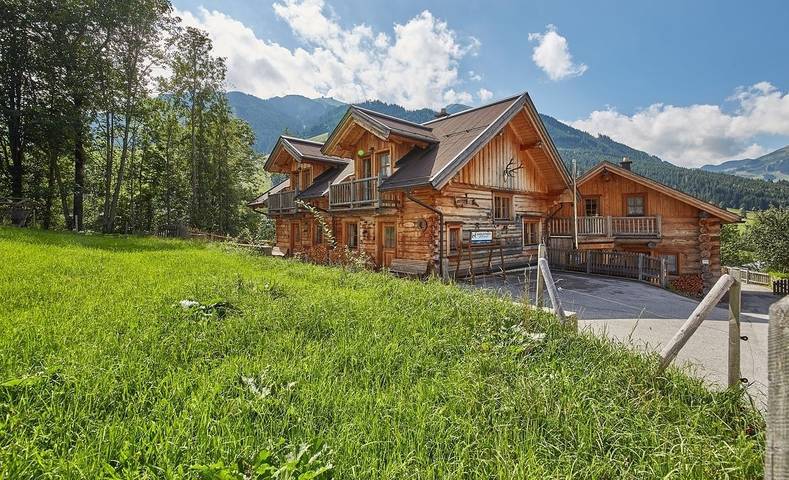 Chalet für 8 Personen, mit Terrasse und Sauna in Saalbach